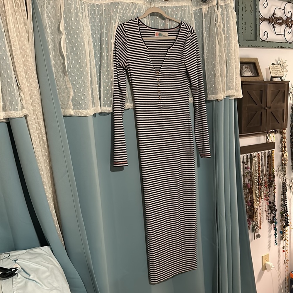 Black& white Free People Beach Costas curve hugging dress! Sz Medium. Exc shape!